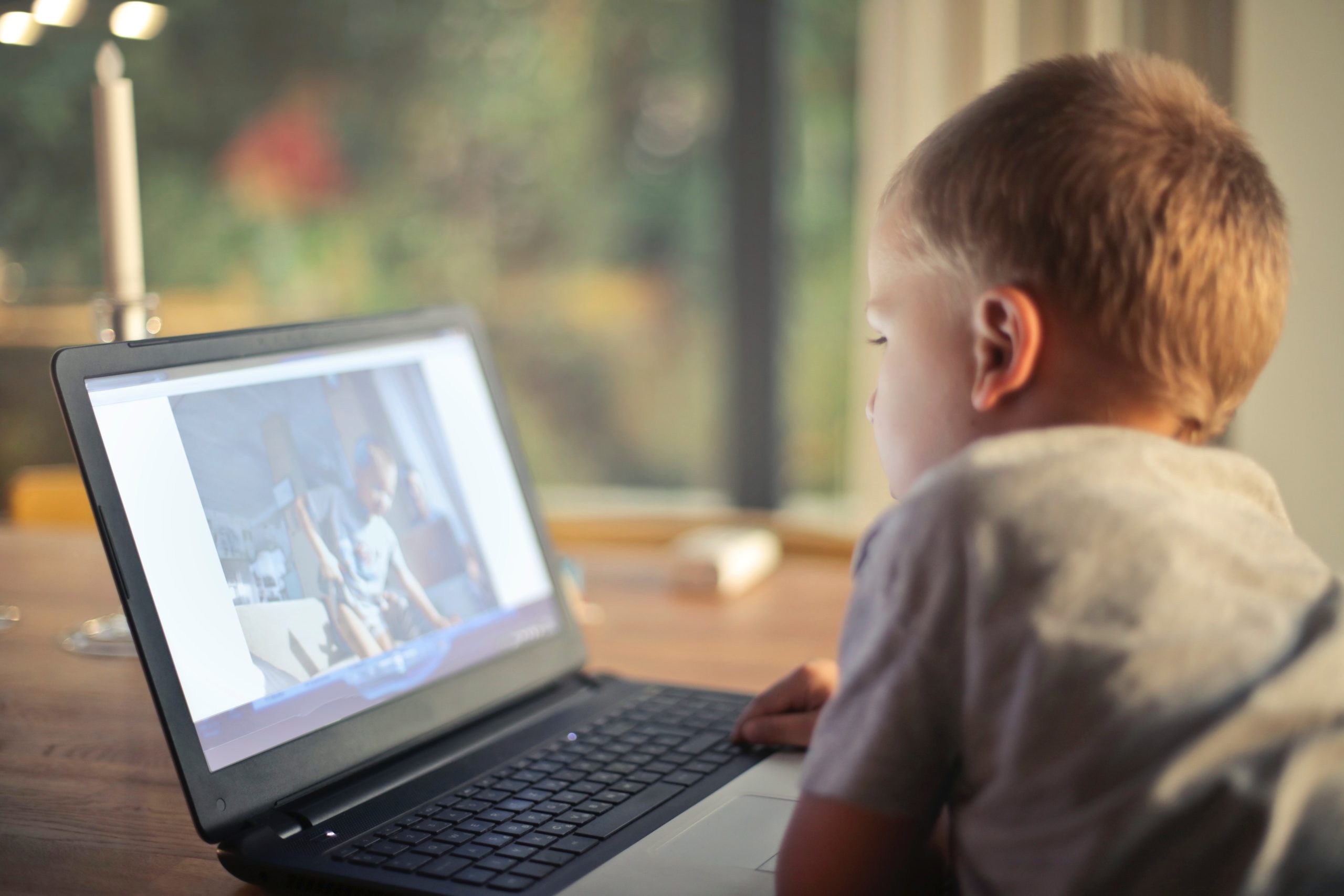 contrôle parental - surveiller vos enfants - prévenir des dangers sur internet